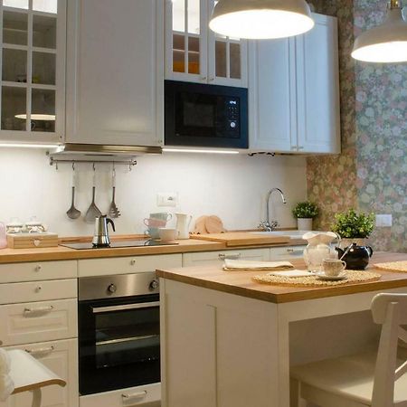 Flowers Apartment Joivy 25 Комо Екстериор снимка
