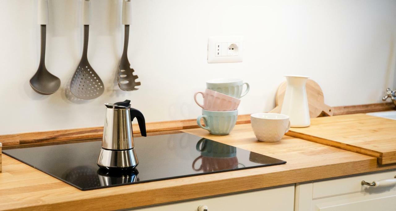 Flowers Apartment Joivy 25 Комо Екстериор снимка