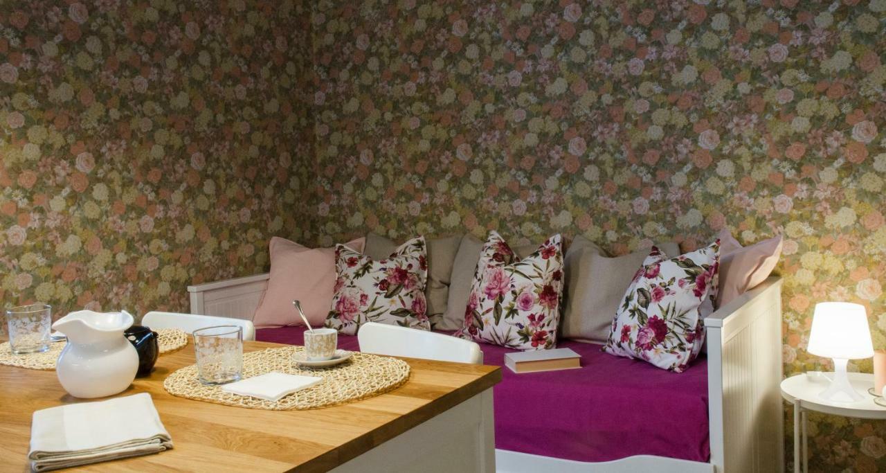 Flowers Apartment Joivy 25 Комо Екстериор снимка