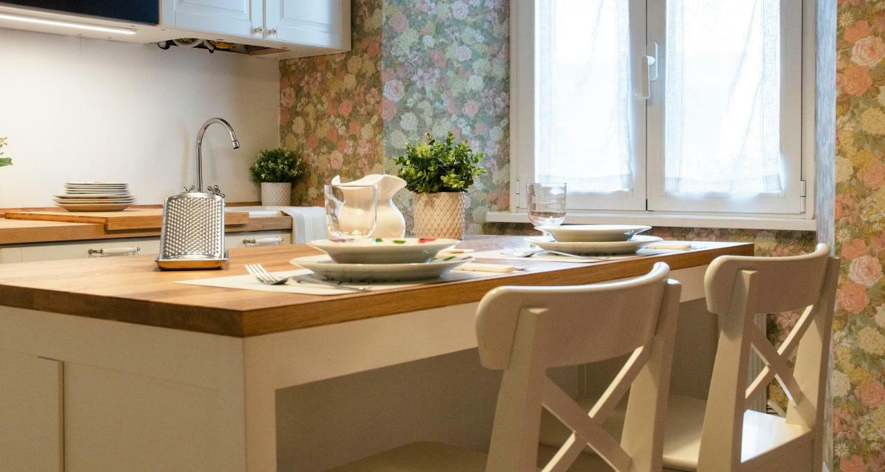 Flowers Apartment Joivy 25 Комо Екстериор снимка