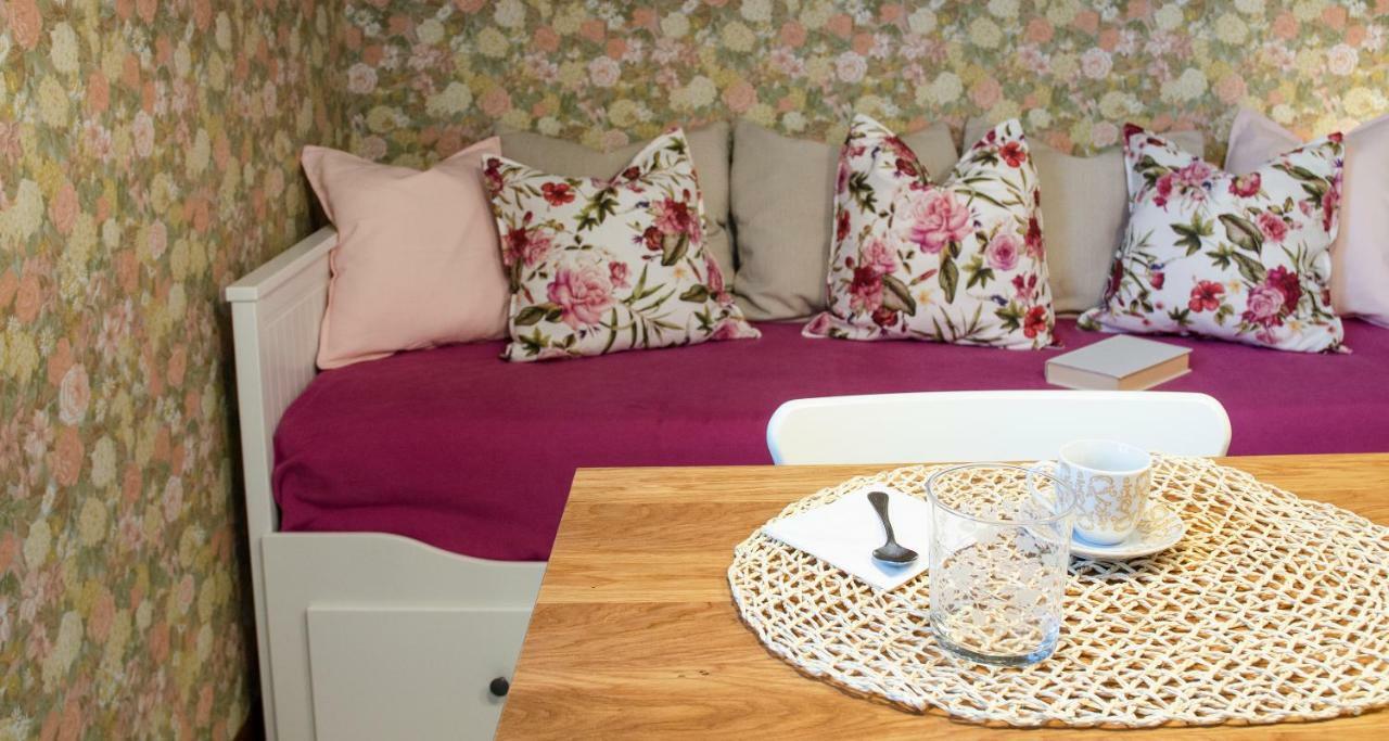 Flowers Apartment Joivy 25 Комо Екстериор снимка