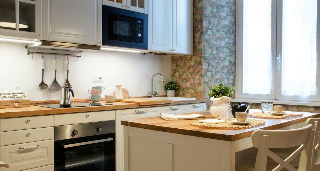 Flowers Apartment Joivy 25 Комо Екстериор снимка