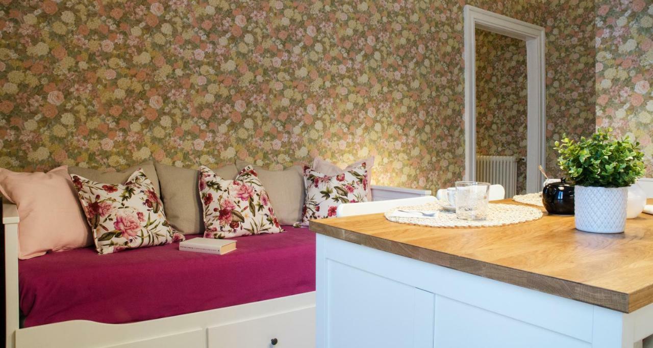 Flowers Apartment Joivy 25 Комо Екстериор снимка