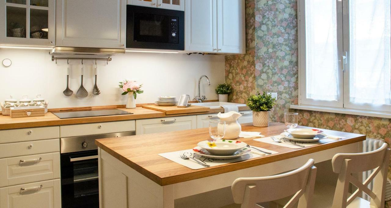 Flowers Apartment Joivy 25 Комо Екстериор снимка