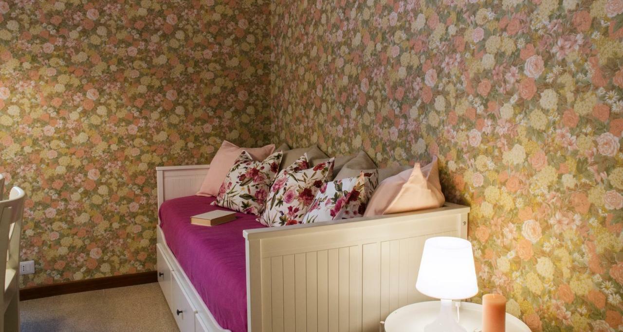 Flowers Apartment Joivy 25 Комо Екстериор снимка