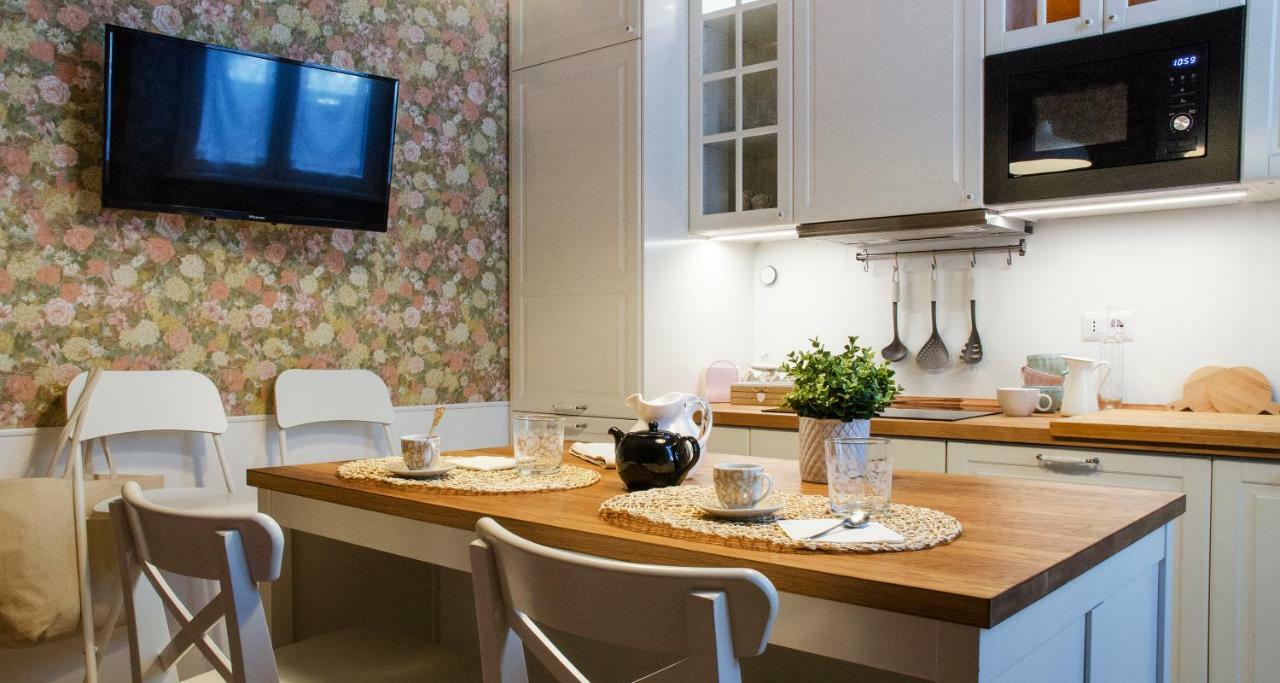 Flowers Apartment Joivy 25 Комо Екстериор снимка