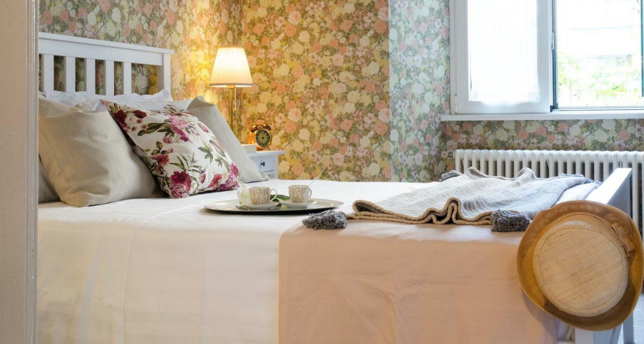 Flowers Apartment Joivy 25 Комо Екстериор снимка