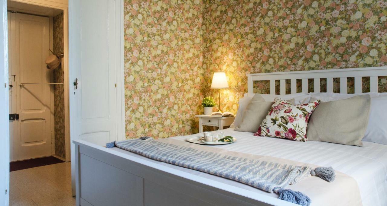 Flowers Apartment Joivy 25 Комо Екстериор снимка
