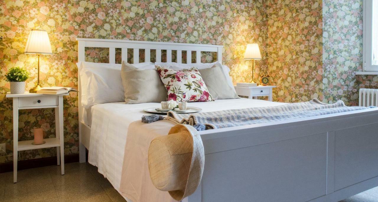 Flowers Apartment Joivy 25 Комо Екстериор снимка