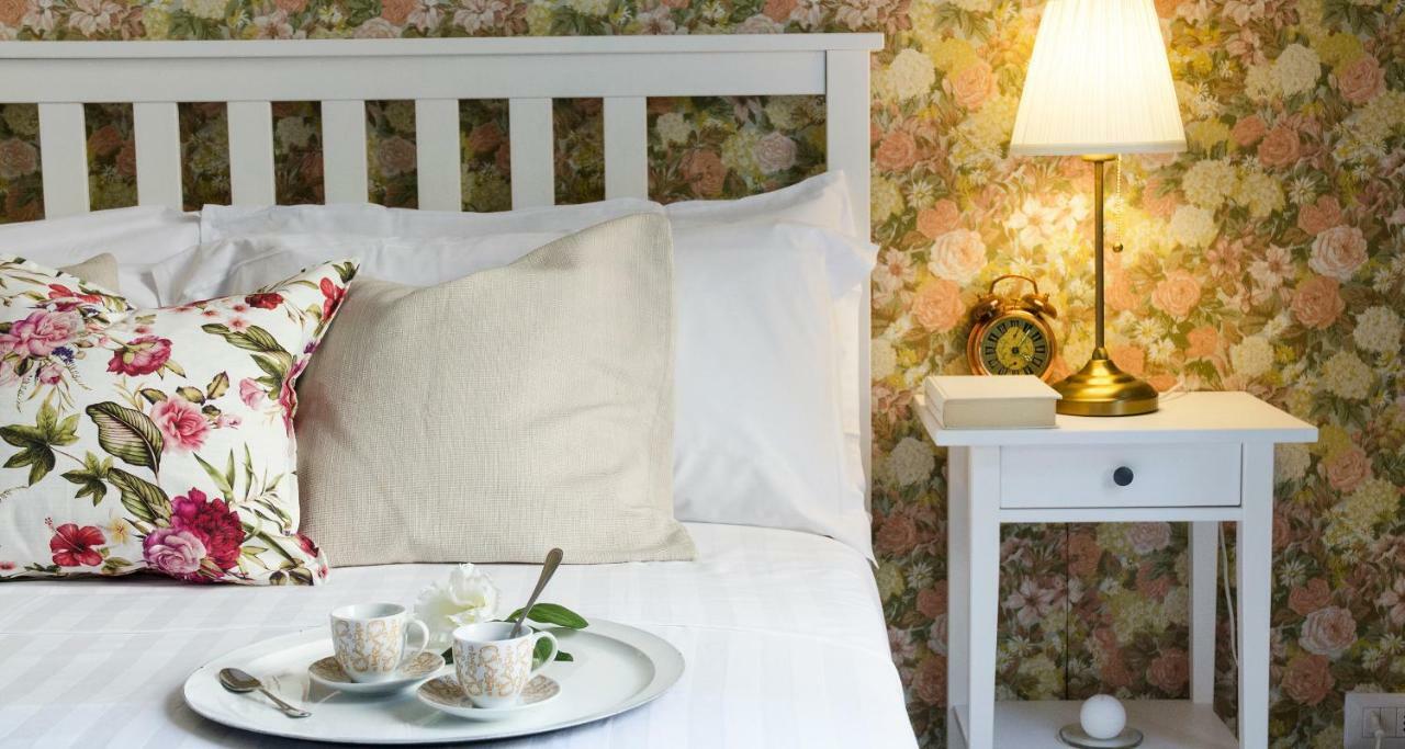 Flowers Apartment Joivy 25 Комо Екстериор снимка